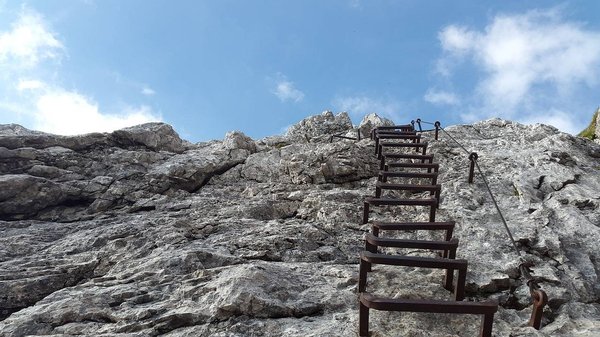 Comment la via ferrata en Ardèche peut vous permettre d'être en meilleure forme au retour de vos vacances ?